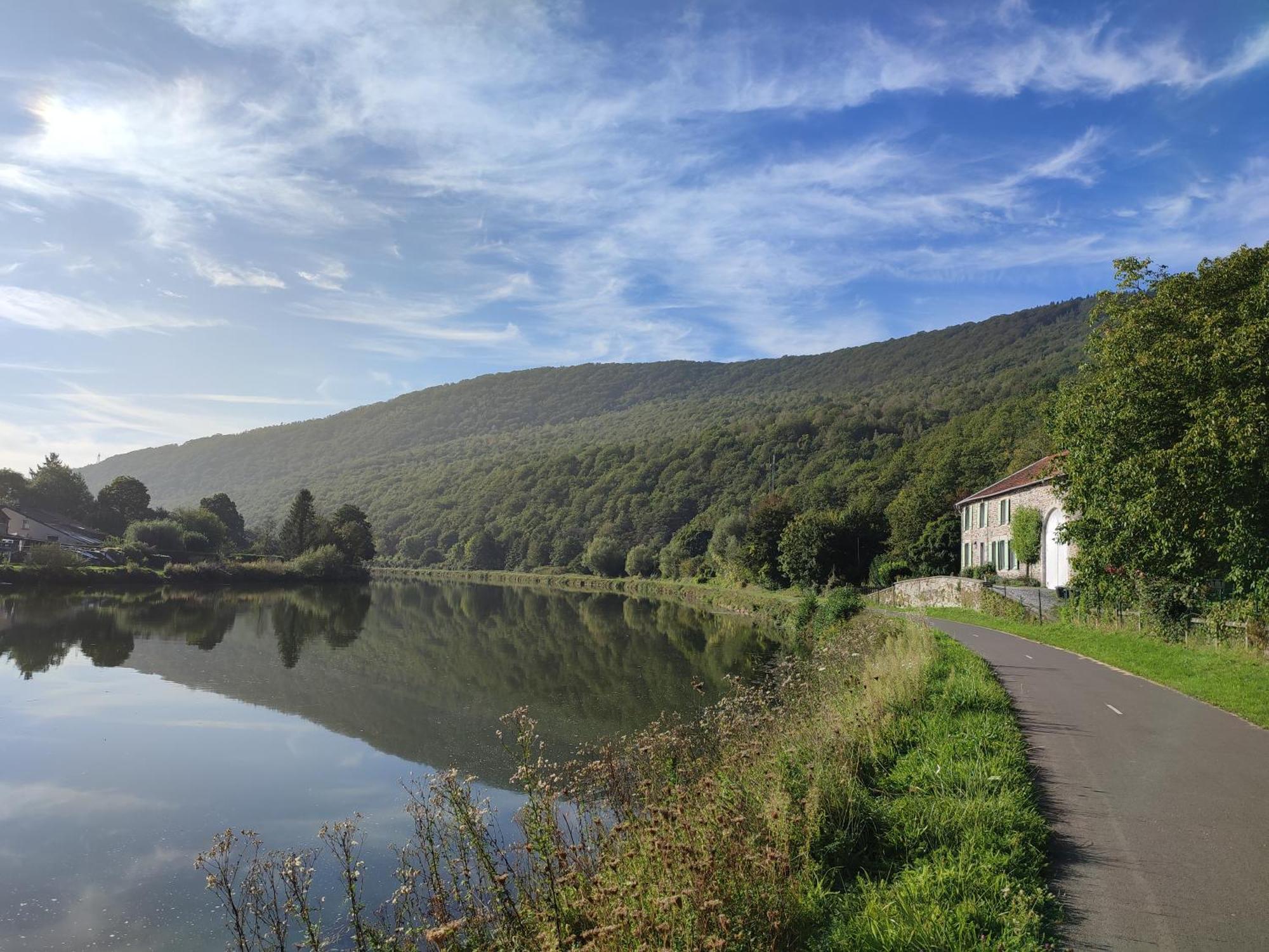 Entre Meuse Et Foret Revin  Esterno foto