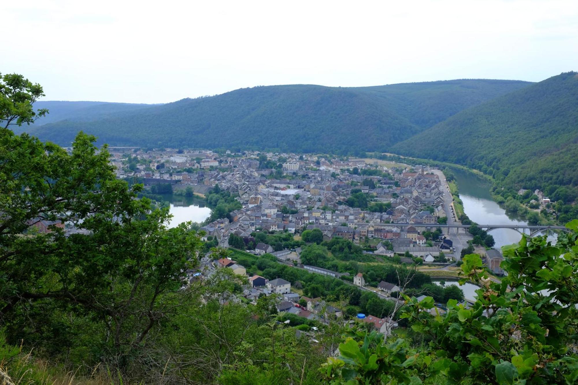 Entre Meuse Et Foret Revin  Esterno foto