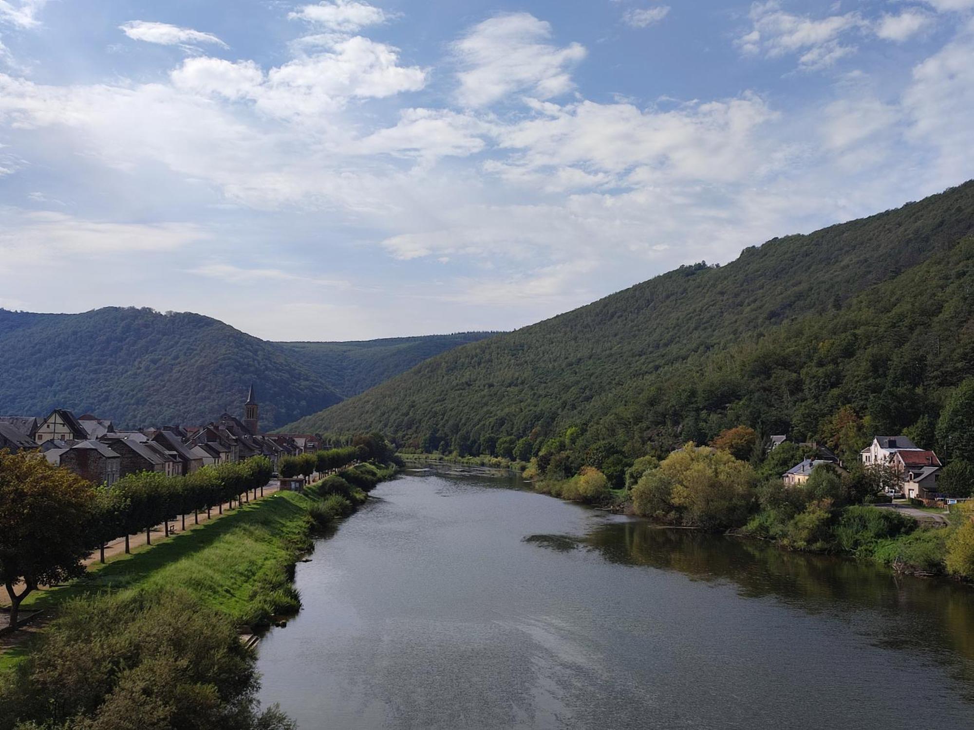 Entre Meuse Et Foret Revin  Esterno foto