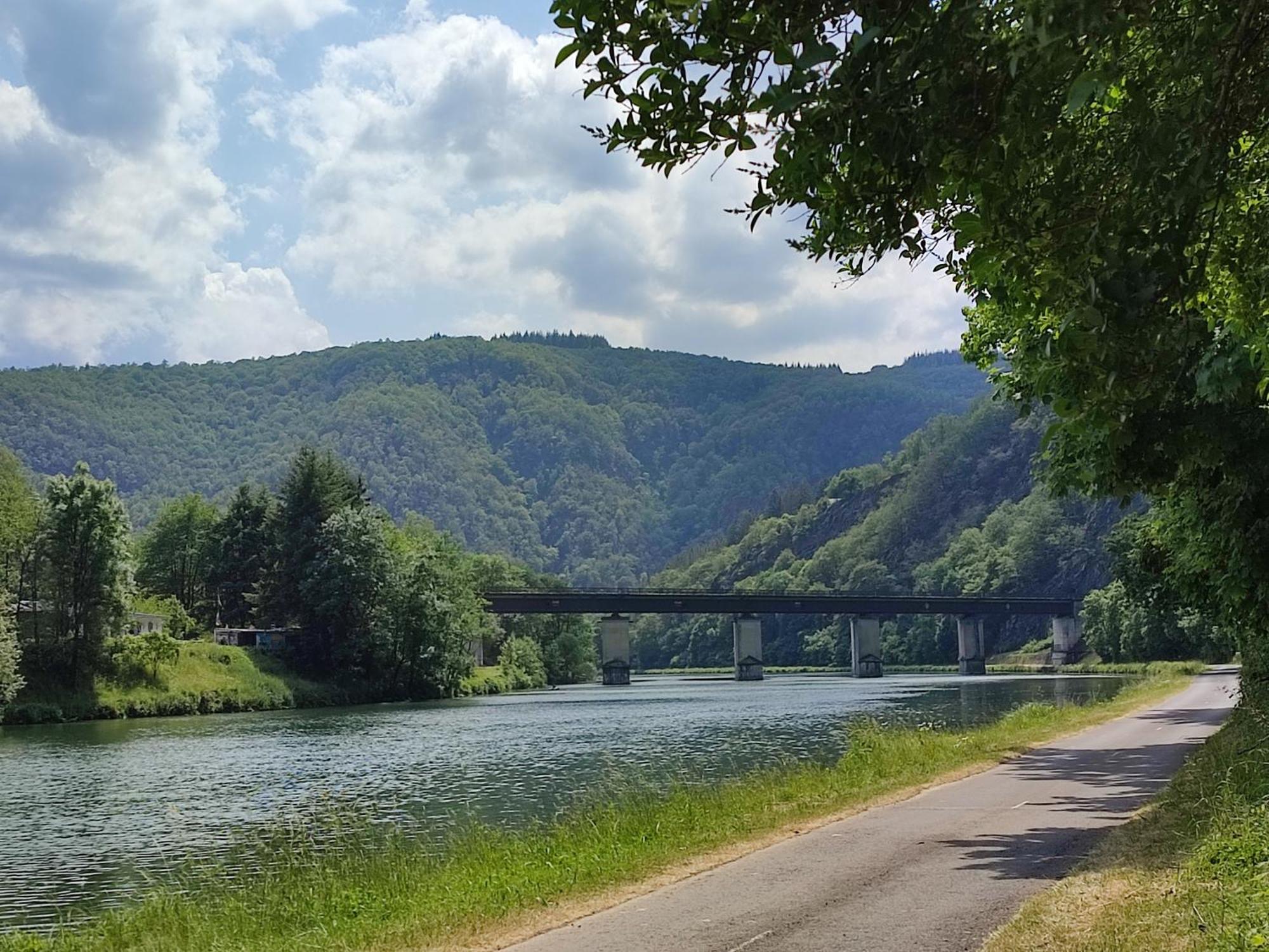 Entre Meuse Et Foret Revin  Esterno foto